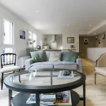 Maison Russie - Grande Maison Climatisee Avec Parking Centre