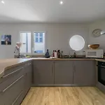 Maison Russie - Grande Maison Climatisee Avec Parking Centre Prázdninový dům *