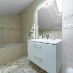 Maison Russie - Grande Maison Climatisee Avec Parking Centre