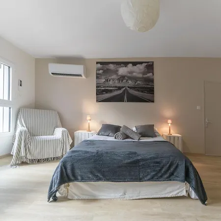 Maison Russie - Grande Maison Climatisee Avec Parking Centre Holiday home *