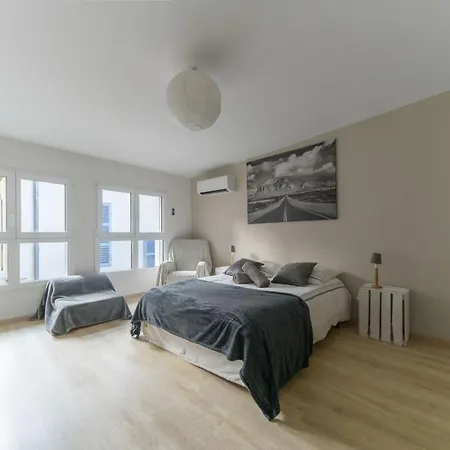 Maison Russie - Grande Maison Climatisée Avec Parking Centre Hébergement de vacances