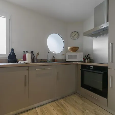 Maison Russie - Grande Maison Climatisee Avec Parking Centre Holiday home