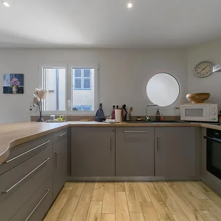 Maison Russie - Grande Maison Climatisee Avec Parking Centre Holiday home *