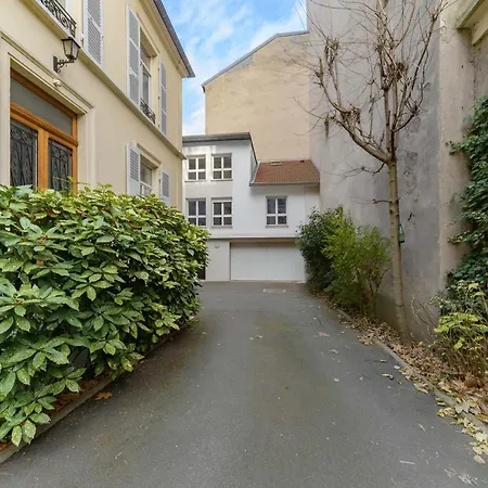 Maison Russie - Grande Maison Climatisee Avec Parking Centre Holiday home