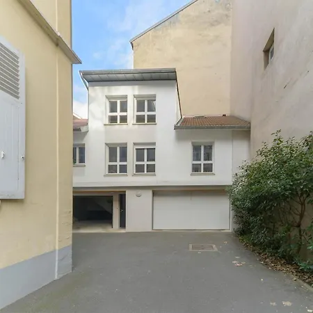 Maison Russie - Grande Maison Climatisee Avec Parking Centre